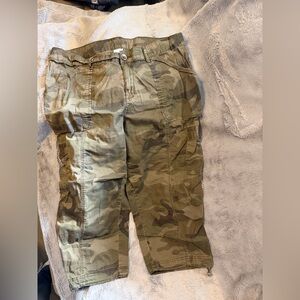 Time and Tru Women’s Camo Capris